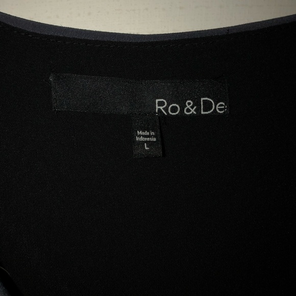 Sleeveless shirt blue with black shear underneath - Picture 2 of 3